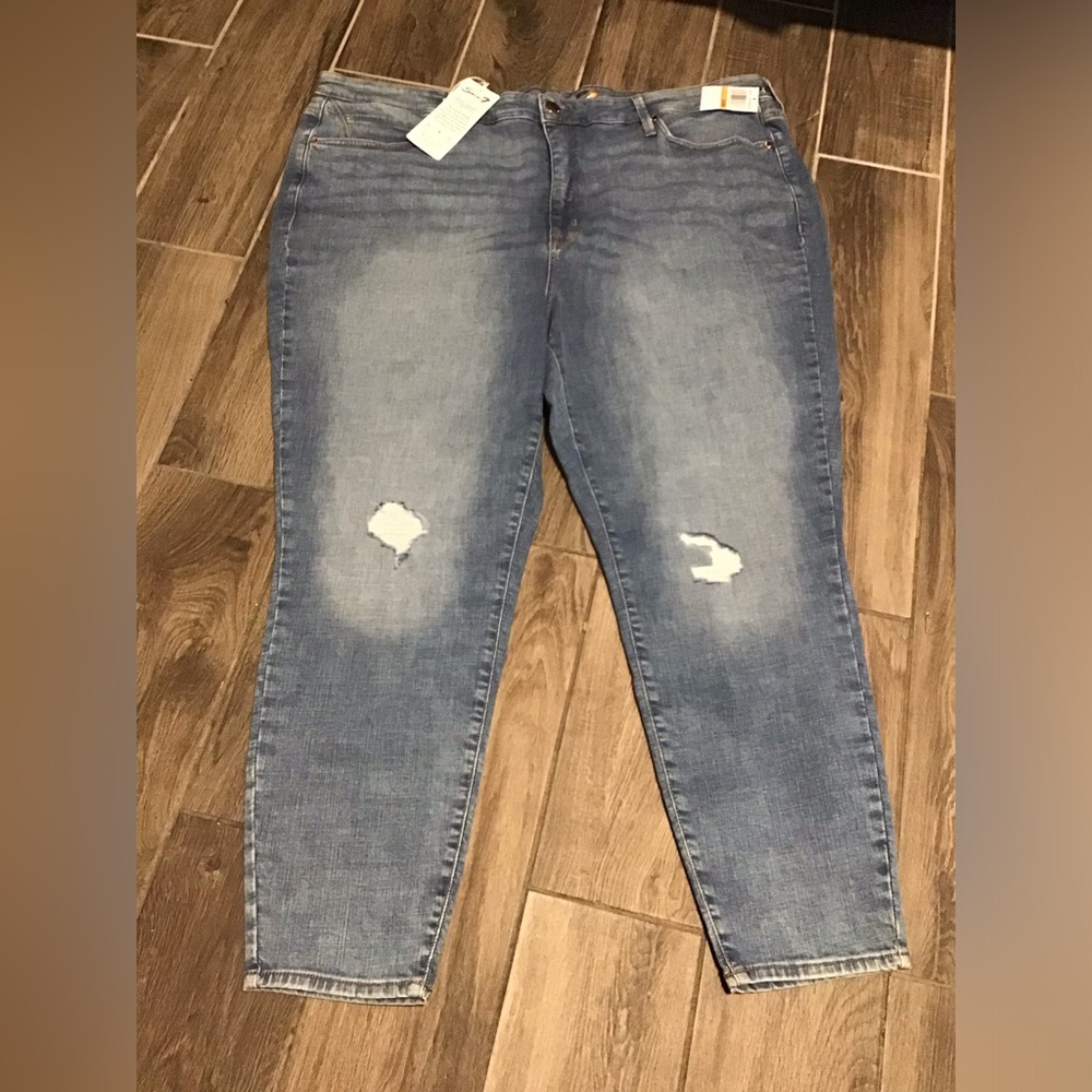 NWT!  7 For All Mankind Light Blue Denim Jeans with Copper Button - Picture 2 of 7